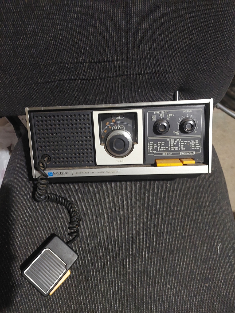 Portable MacDonald 40 channel CB Monitor AM/Radio